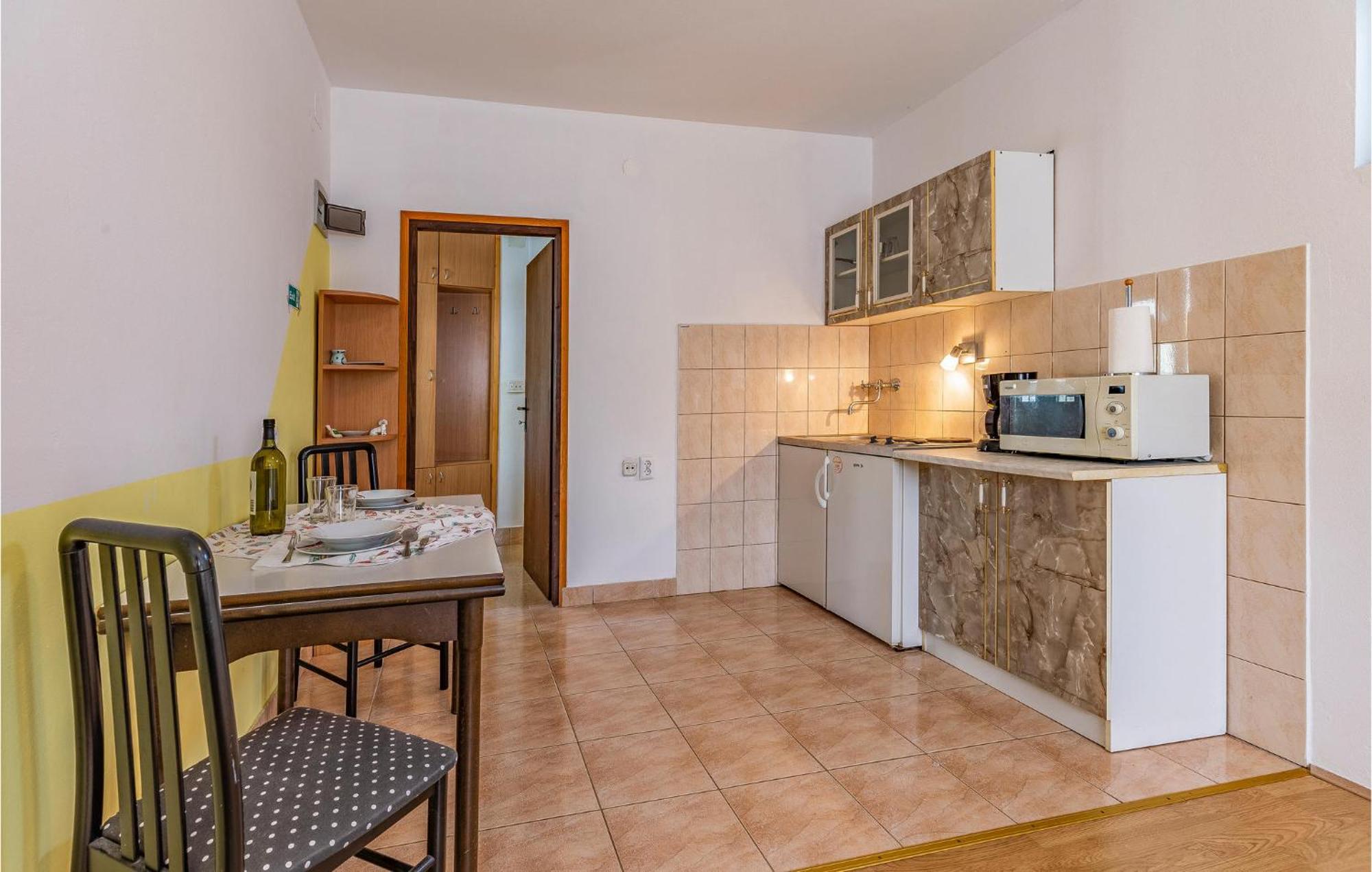 Nice Apartment In Pula With Kitchen Exterior foto